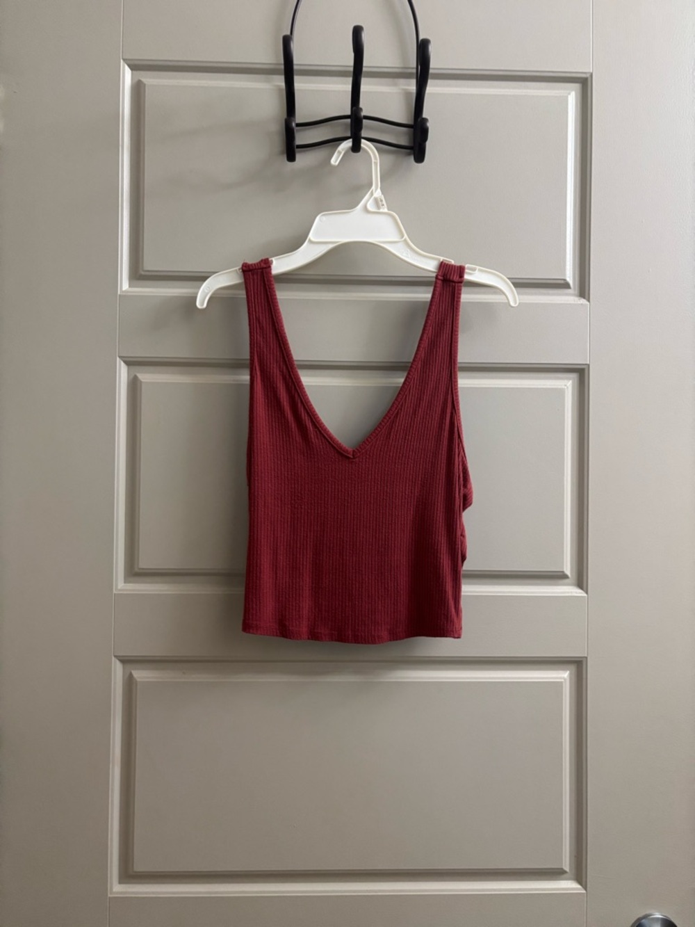 Bozzolo Ribbed V-Neck Crop Tank - Burgundy